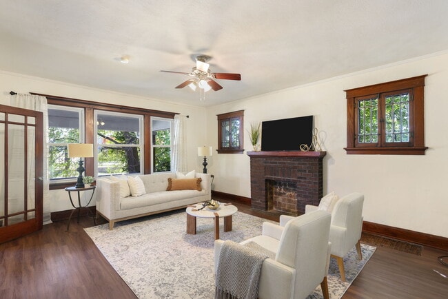 Building Photo - 401 S Buchanan St