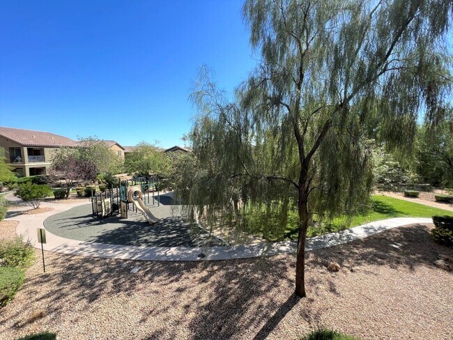 Building Photo - LIGHT, BRIGHT AND OPEN UPSTAIRS UNIT!