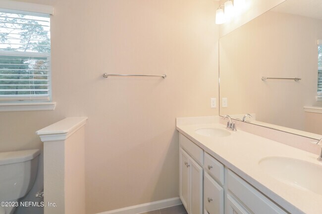 Building Photo - 7415 Palm Hills Dr