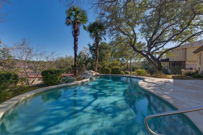 Building Photo - 132 Lakeway Dr