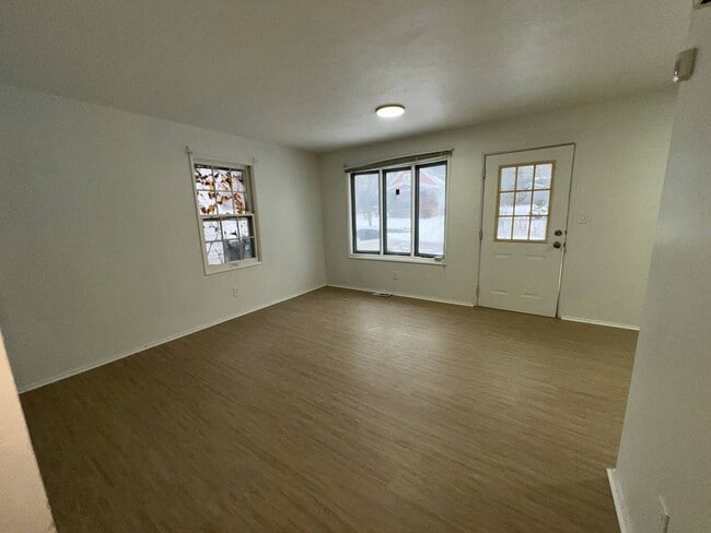 Building Photo - 3 bedroom Ranch home with LARGE basement - EDEN and CMHA section 8 available.