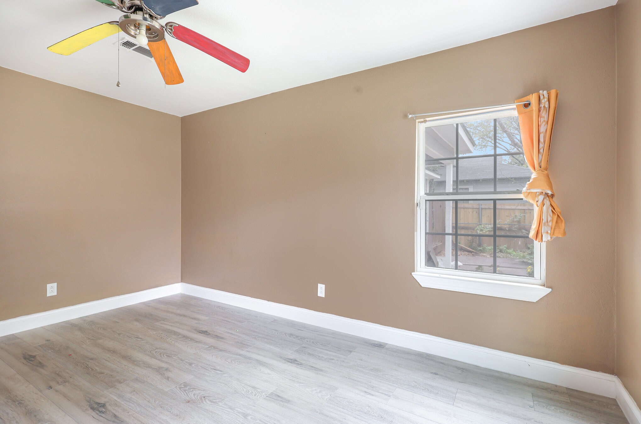 Building Photo - 517 Thompson St