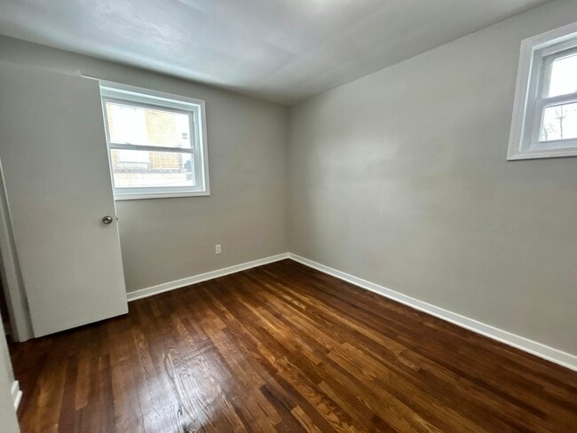 Building Photo - 215 Erhardt Dr