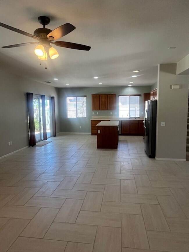 Building Photo - Beautifully Updated 5-Bedroom Home with Ci...