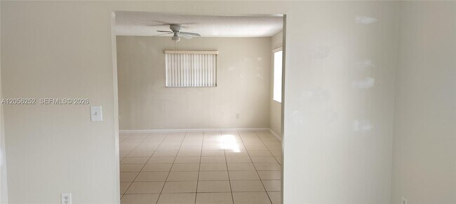 Building Photo - 2829 SW 38th Ct