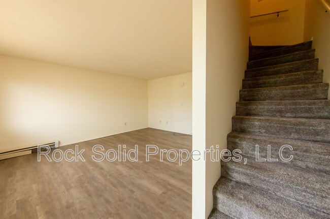 Building Photo - 4721 Hickory Pl