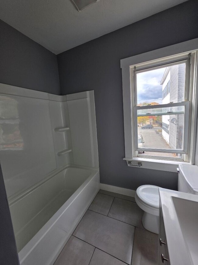 Building Photo - 161 4th St