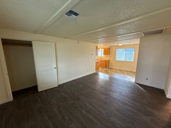 Building Photo - 411 E 3rd St