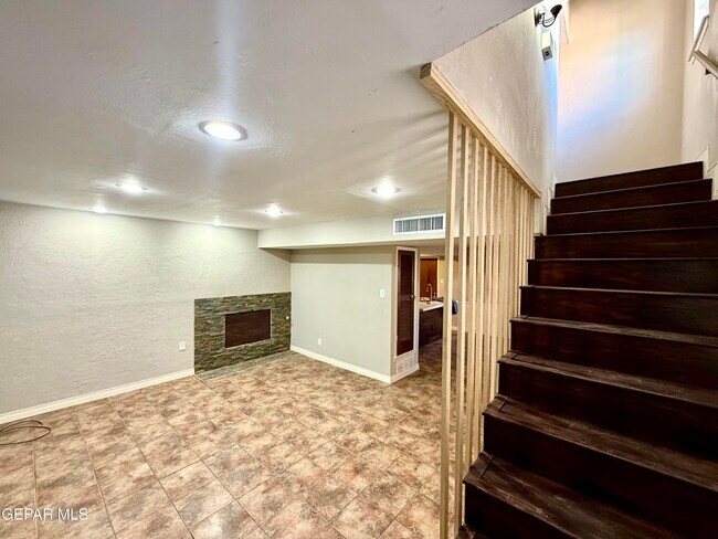 Building Photo - 11105 La Quinta Pl