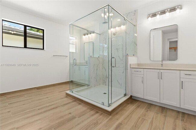 Building Photo - 1419 SW 23rd St