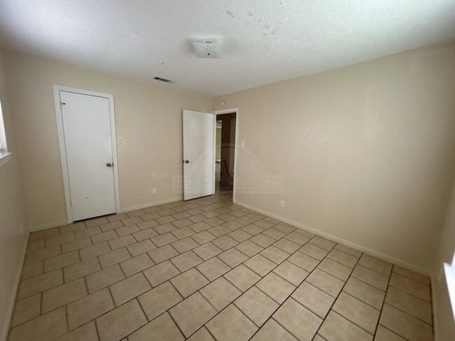 Building Photo - 2803 Greystone Dr