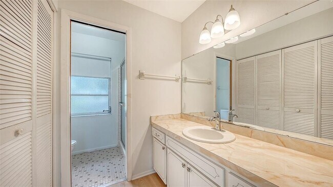 Building Photo - 515 Rousseau Dr