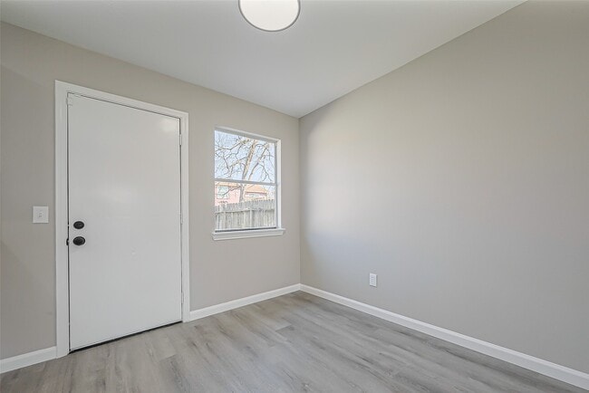 Building Photo - 8630 Valley Meadow Dr