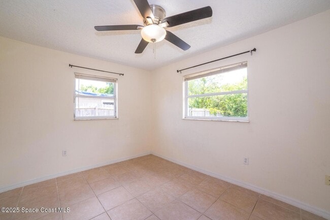 Building Photo - 2285 Dolphin Rd