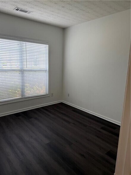 Building Photo - 4444 Windale Dr NW