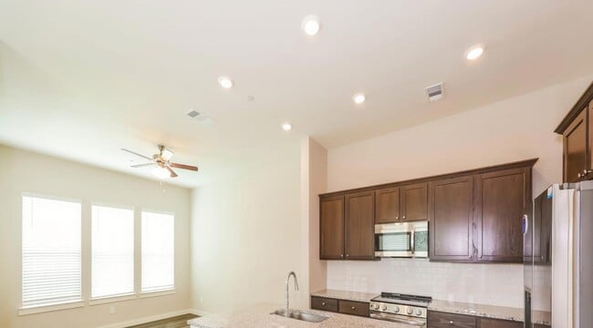 Building Photo - AVAILABLE NOW