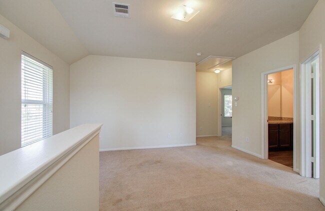 Building Photo - Open Layout & Large Backyard in Houston’s Evergreen Villas – 3 Beds, 2½ Baths