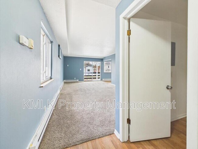 Building Photo - 22 W York St