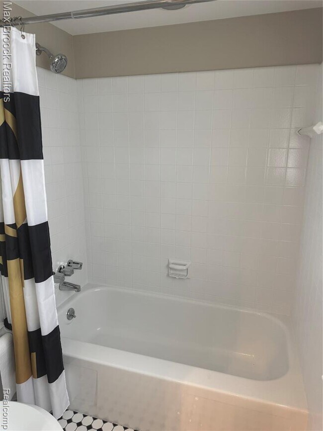 Building Photo - 3200 Hartslock Woods Dr