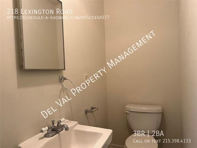 Building Photo - 218 Lexington Rd