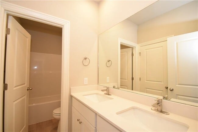 Building Photo - 1604 SW Poigai Wy