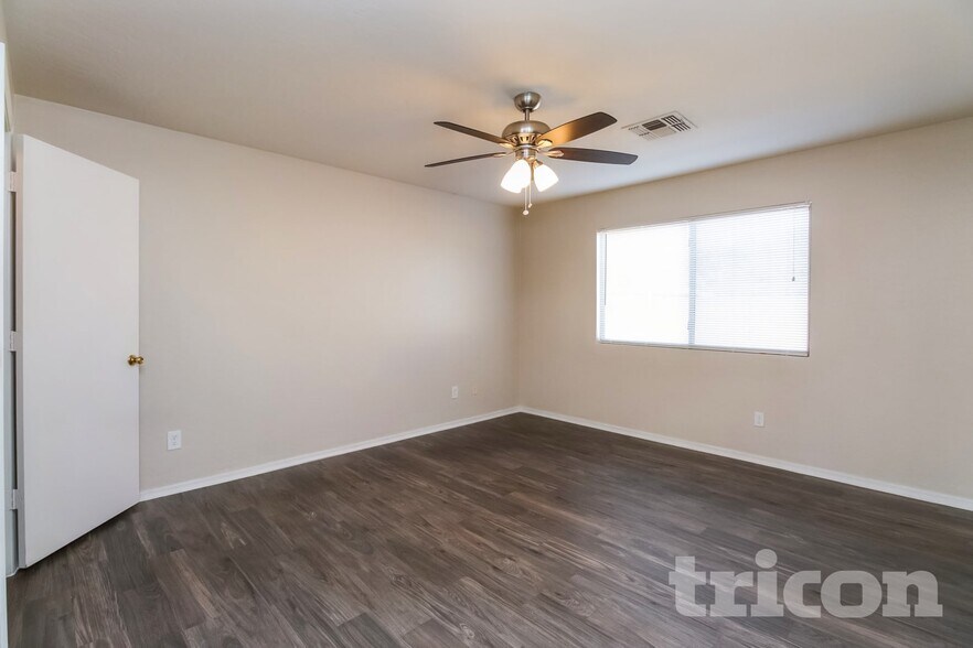 Building Photo - 1602 S 65th Glen