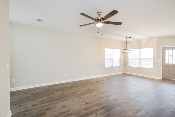 Building Photo - 506 Highland Ct