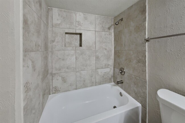 Building Photo - 635 Stonewall Dr