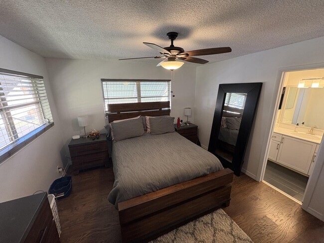 Building Photo - 2161 NE 1st Ct