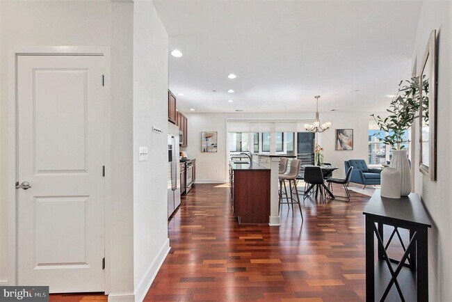 Building Photo - 600 S 24th St