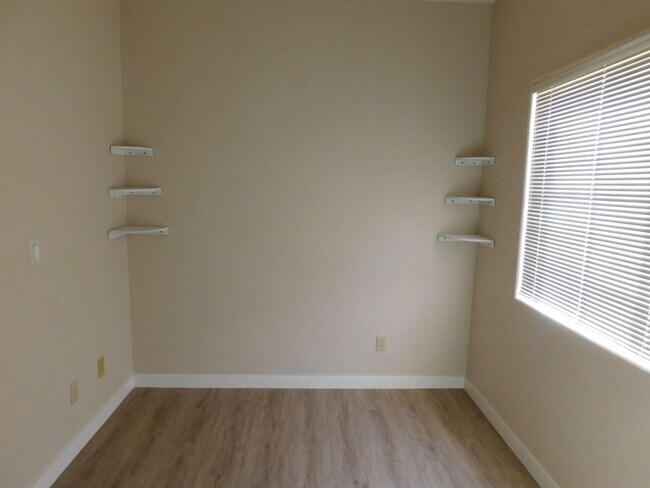 Building Photo - Gorgeous 3 bedroom condo with a 2 car garage! Tons of upgrades*Southwest*Gated community*