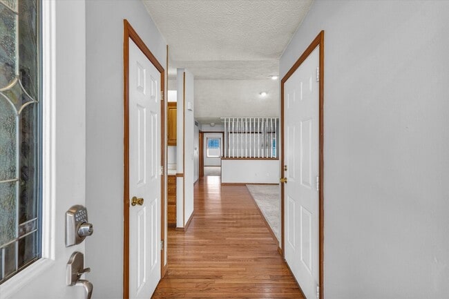 Building Photo - Luxurious & Expansive Duplex in Prime East Bloomington – Your Next Home Awaits!