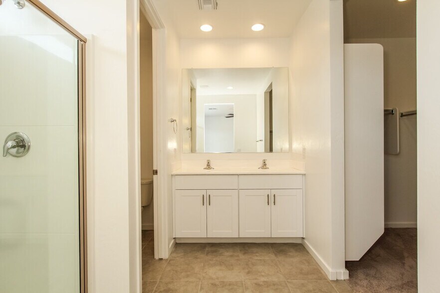 Building Photo - 17342 W Running Deer Trl