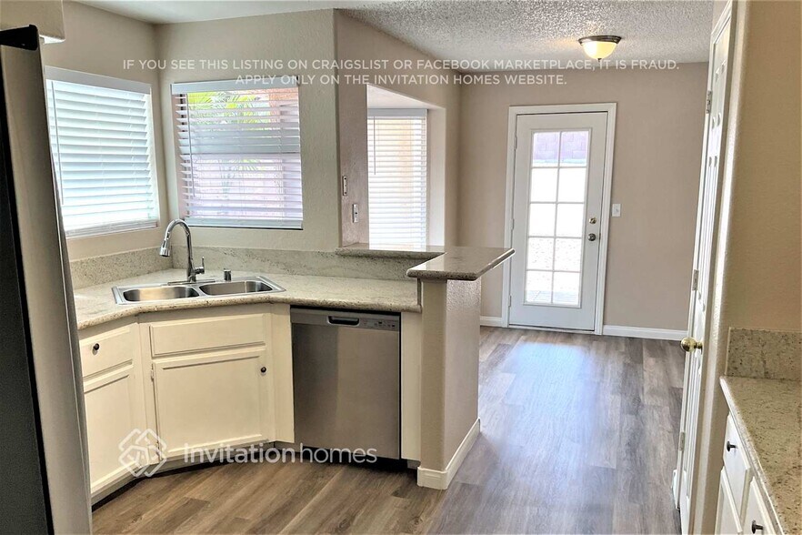 Building Photo - 3301 Hyannis Cir