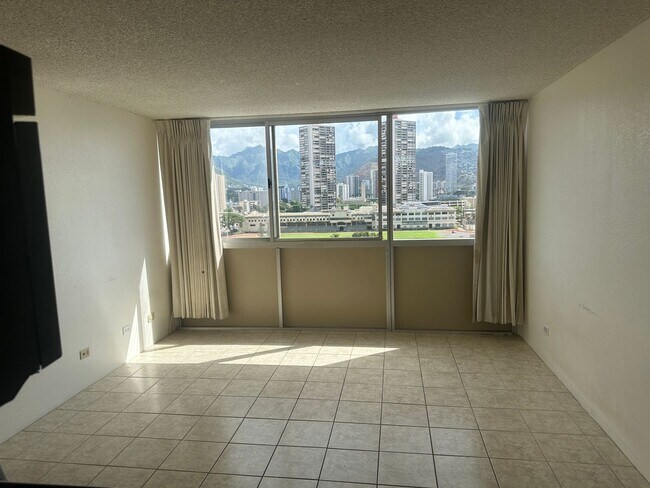 Building Photo - Renovated Ground Floor 1 bedroom in Waikiki!