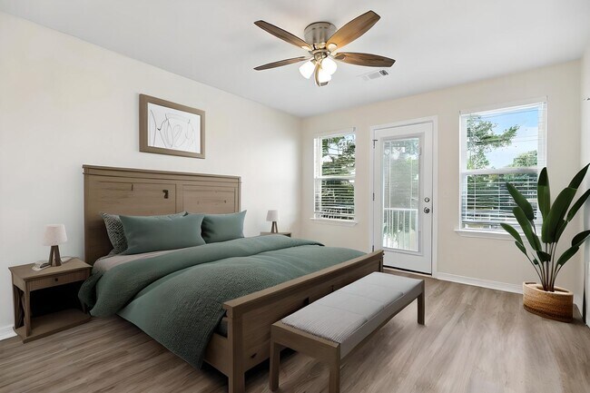 Building Photo - 4766 Pontchartrain Dr