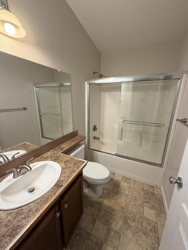 Building Photo - Country Living in this 4x2 Home