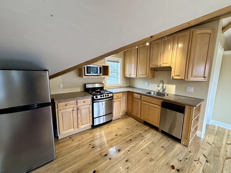Kitchen with modern conveniences - 812 E Cache La Poudre St