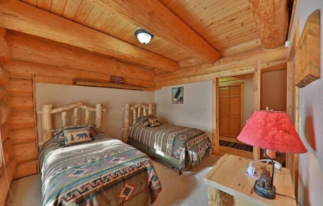 Building Photo - 72 Spruce Dr