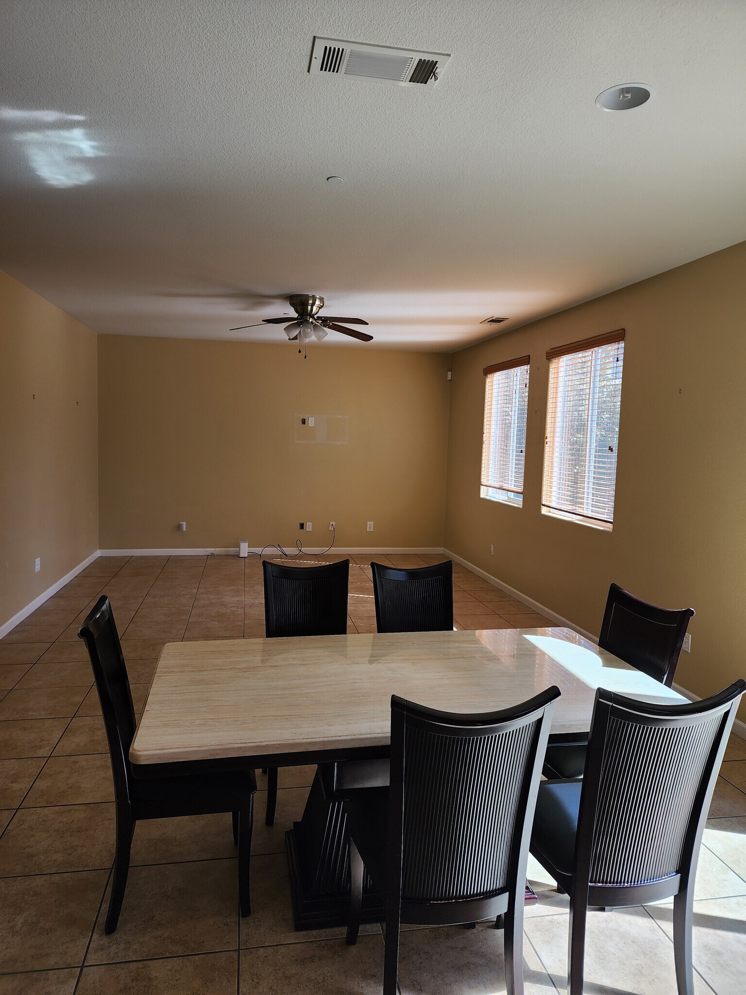Living Room -c - 207 Hibiscus Way