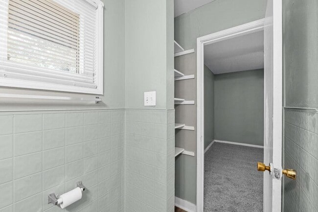 Building Photo - 2226 Raleigh Dr