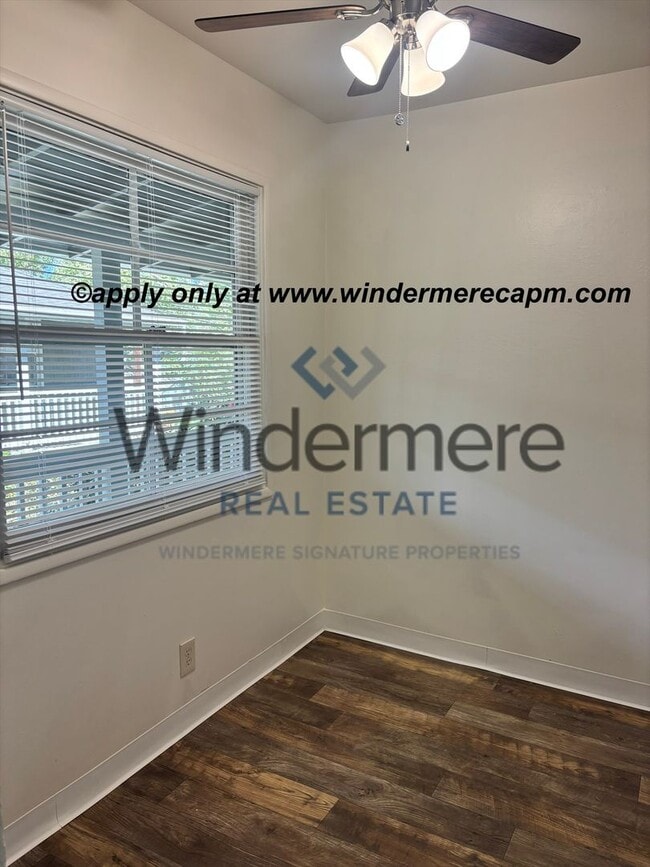 Building Photo - Adorable 1 bed Apartment set in an intimate 8 unit community in New Era Midtown!