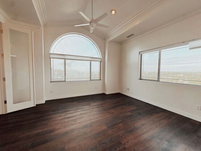 Building Photo - Multi-Generational 5-Bedroom, 4 Bath Home ...