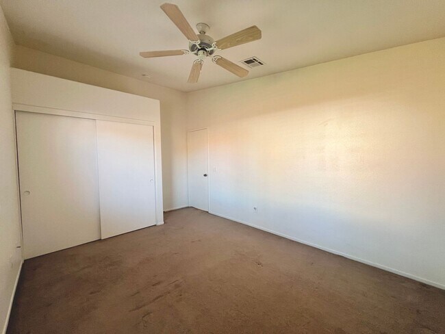 Building Photo - AVAILABLE NOW!!! 3 Bedroom 2 Bathroom Home in La Quinta