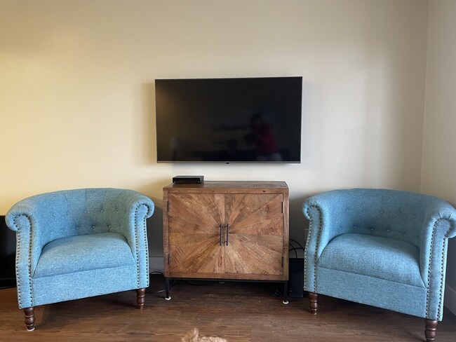 Building Photo - 1900 Duffy St