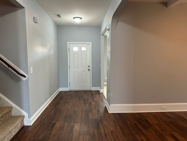 Building Photo - Awesome 4 Bedroom 2.5 Bath Home with Lots of space and a 2 Car Garage!