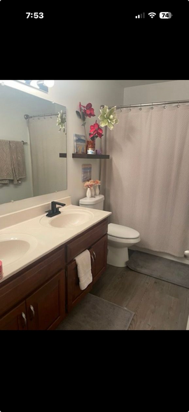 Building Photo - 1722 Bennington Dr