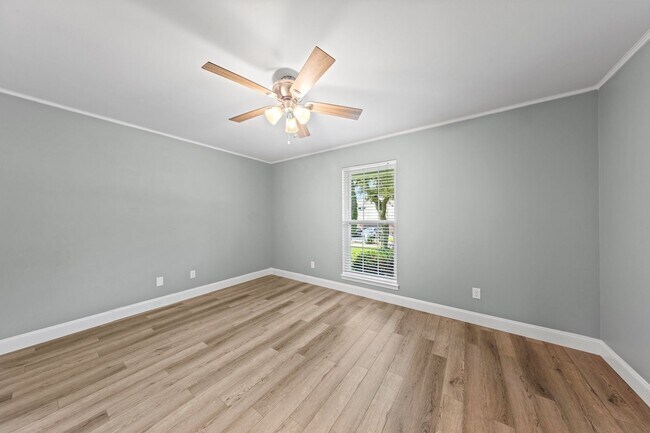 Building Photo - Spacious 4 Bedroom in Bluewater Bay w/ Large POOL!!