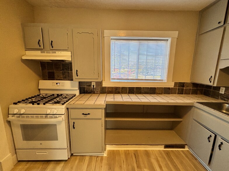 Building Photo - 645 Phillips St