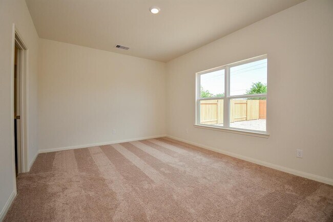 Building Photo - 545 Amberwood Pk Dr